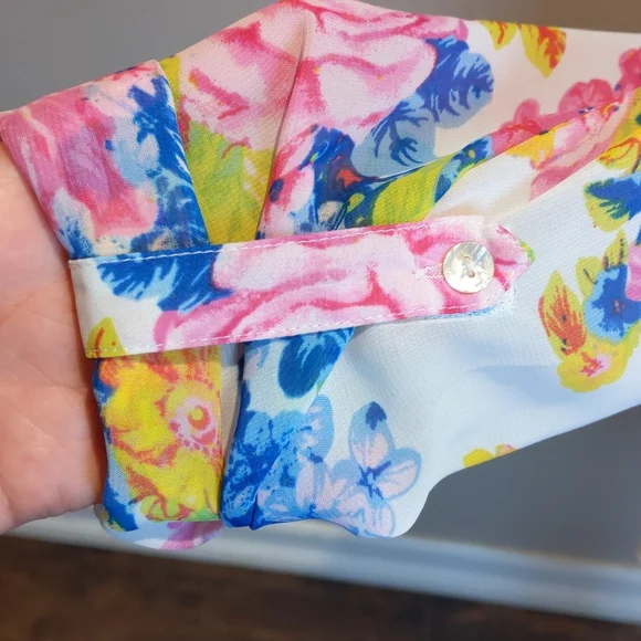 NWT Kut from the Kloth Button Down Semi-Sheer Floral Blouse - Picture 5 of 8